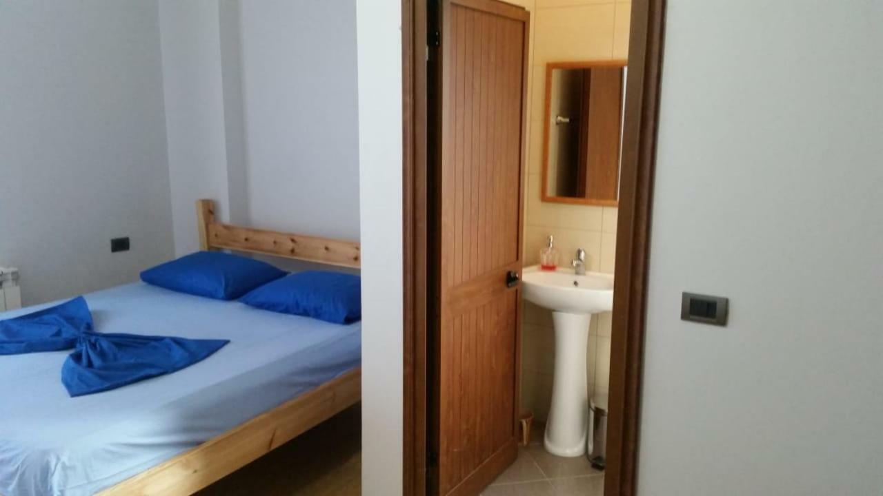 Bujtina E Tomorrit Hotel Ujanik Exterior foto