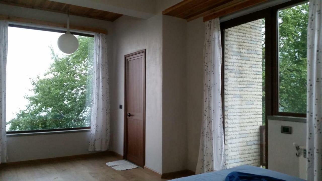 Bujtina E Tomorrit Hotel Ujanik Exterior foto